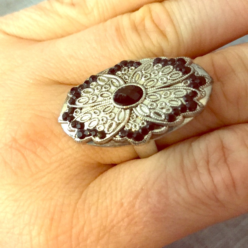 H&M statement ring silver tone and black glass